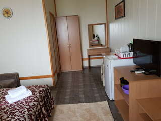 Гостиница Астон Анапа Полулюкс 2х с общим балконом корпус 2 (на бассейны) для 2 взрослых и 2 детей-3