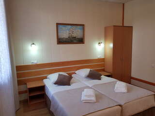 Гостиница Астон Анапа Полулюкс 3х с общим балконом корпус 2 (во двор) для 3 взрослых и 1 ребёнка-7