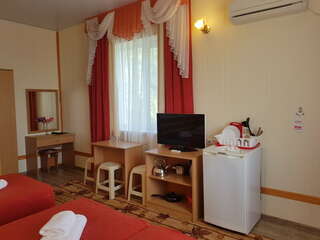 Гостиница Астон Анапа Полулюкс 3х с общим балконом корпус 2 (во двор) для 3 взрослых и 1 ребёнка-4