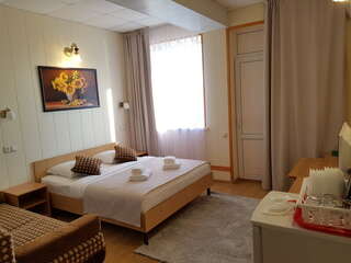 Гостиница Астон Анапа Полулюкс 3х с общим балконом корпус 2 (во двор) для 3 взрослых и 1 ребёнка-1