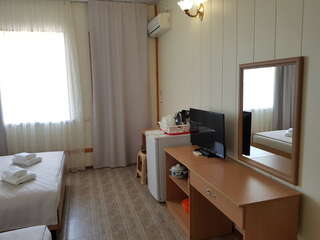 Гостиница Астон Анапа Полулюкс 3х с общим балконом корпус 2 (во двор) для 3 взрослых и 1 ребёнка-7