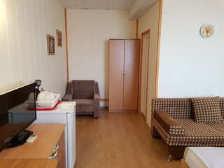 Гостиница Астон Анапа Полулюкс 3х с общим балконом корпус 2 (во двор) для 3 взрослых и 1 ребёнка-2