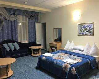 Гостиница Астон Анапа Полулюкс 3х с общим балконом корпус 2 (во двор) для 3 взрослых и 1 ребёнка-1