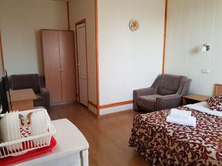 Гостиница Астон Анапа Полулюкс 2х с общим балконом корпус 2 (на бассейны) для 2 взрослых и 2 детей-7