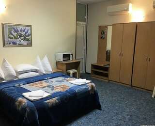 Гостиница Астон Анапа Полулюкс 3х с общим балконом корпус 2 (во двор) для 3 взрослых и 1 ребёнка-2