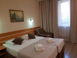 Гостиница Астон Анапа Полулюкс 3х с общим балконом корпус 2 (во двор) для 3 взрослых и 1 ребёнка-2