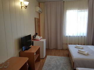 Гостиница Астон Анапа Полулюкс 2х с общим балконом корпус 2 (на бассейны) для 2 взрослых и 2 детей-8