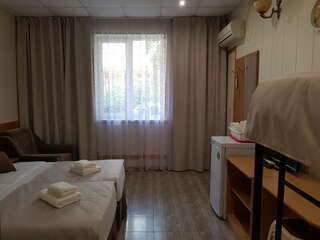 Гостиница Астон Анапа Полулюкс 3х с общим балконом корпус 2 (во двор) для 3 взрослых и 1 ребёнка-4