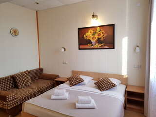 Гостиница Астон Анапа Полулюкс 3х с общим балконом корпус 2 (во двор) для 3 взрослых и 1 ребёнка-5