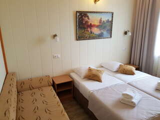 Гостиница Астон Анапа Полулюкс 3х с общим балконом корпус 2 (во двор) для 3 взрослых и 1 ребёнка-5